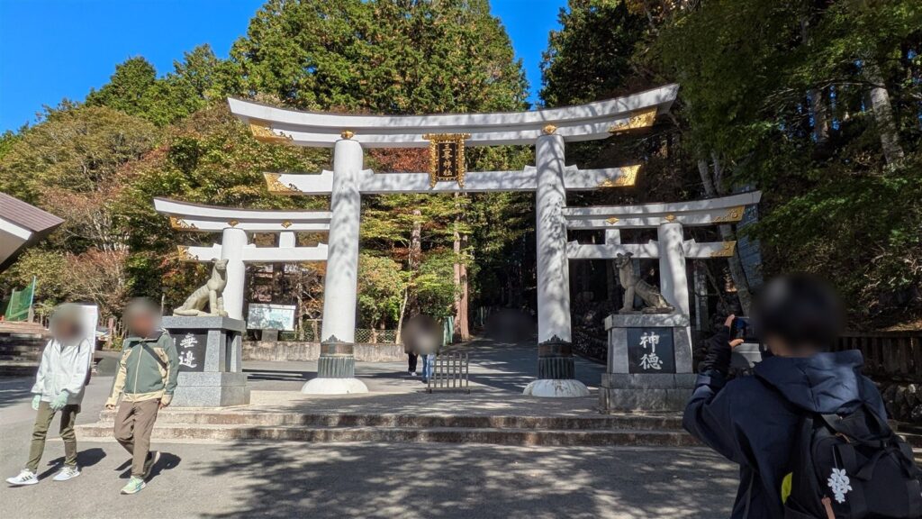 三峰神社の三ツ鳥居