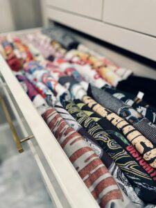 Tシャツがぎっしり詰まった引き出し